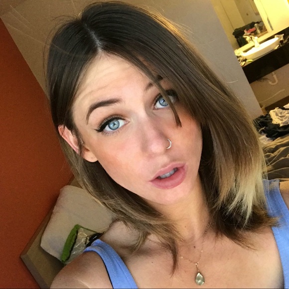 Meet your Posher, Erin - Picture 1 of 1